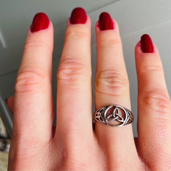 Celtic Trinity Triquetra Knot Sterling Silv Ring Available Sizes 8, 9, 10 - Picture 2 of 13